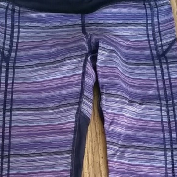 LULULEMON Vent It Out Crop Leggings EUC sz 6 - Picture 10 of 13